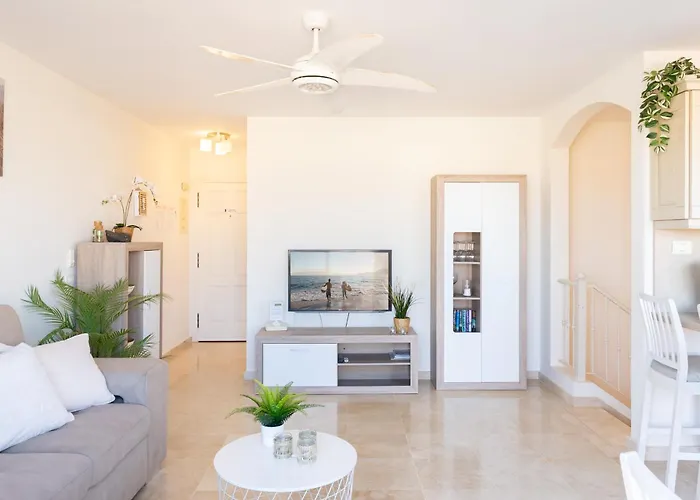 Luxury Duplex With Beautiful Sea Views شقة *